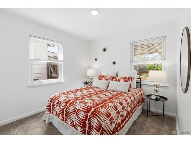 1225 Roslyn St, Denver, CO 80220