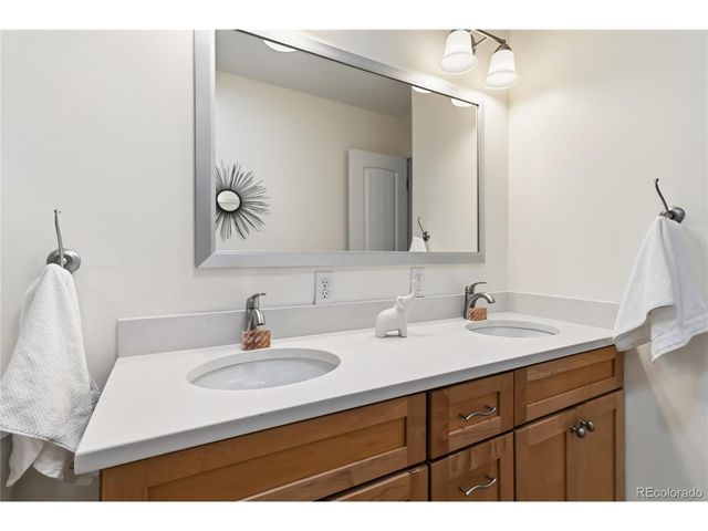 1225 Roslyn St, Denver, CO 80220