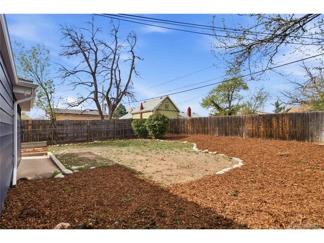 1225 Roslyn St, Denver, CO 80220