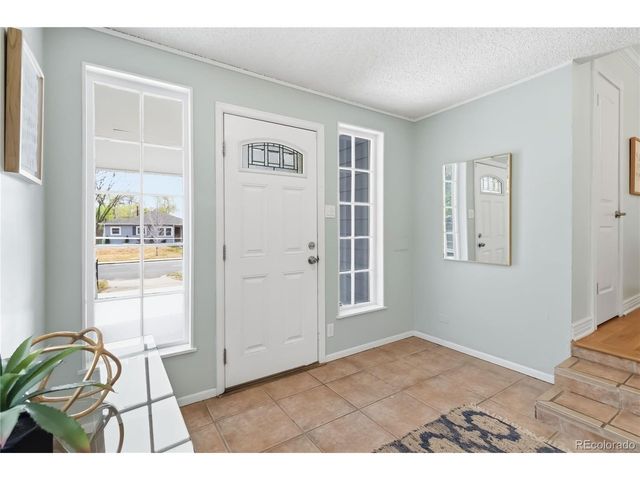 1225 Roslyn St, Denver, CO 80220