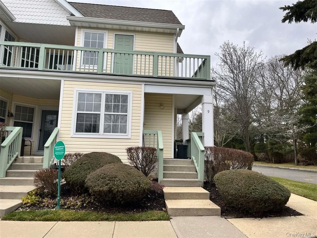 9 Commodore Circle, Port Jefferson Station, NY 11776