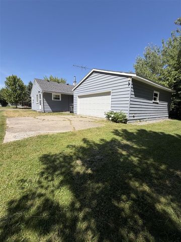 615 Riddle Street, Howell, MI 48843