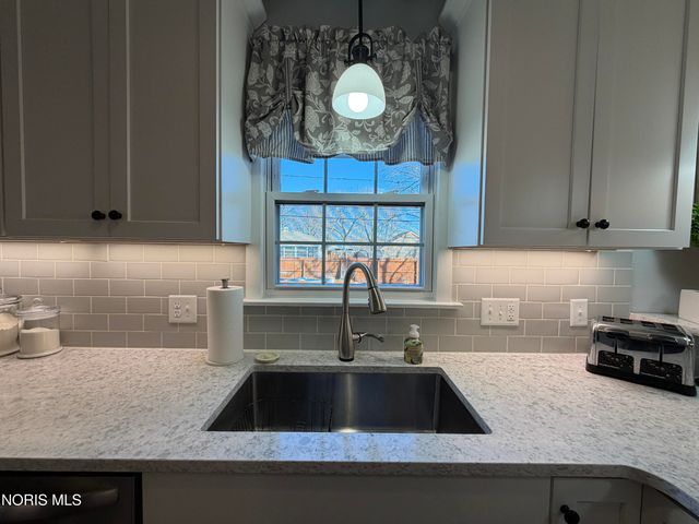 1635 Woodhurst Drive, Toledo, OH 43614