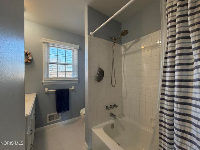 1635 Woodhurst Drive, Toledo, OH 43614