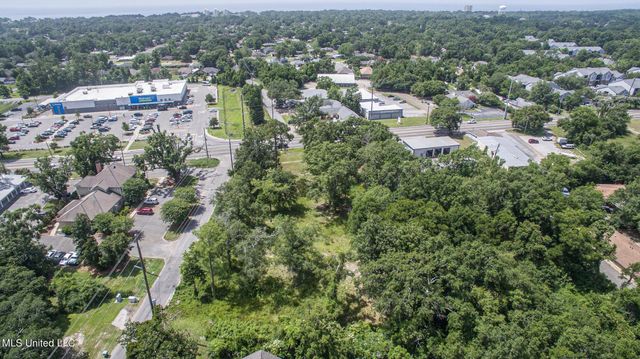 1017 Pine Street, Gulfport, MS 39507