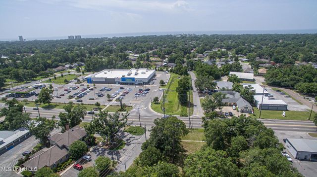 1017 Pine Street, Gulfport, MS 39507