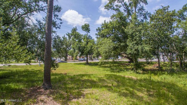 1017 Pine Street, Gulfport, MS 39507