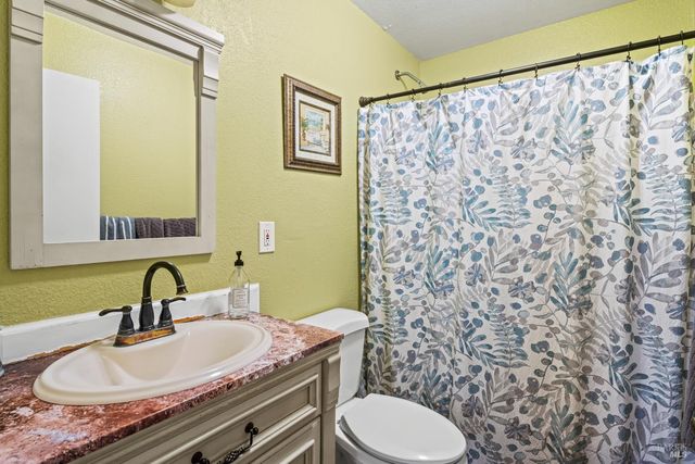 8400 Cave Creek Rd, Redwood Valley, CA 95470