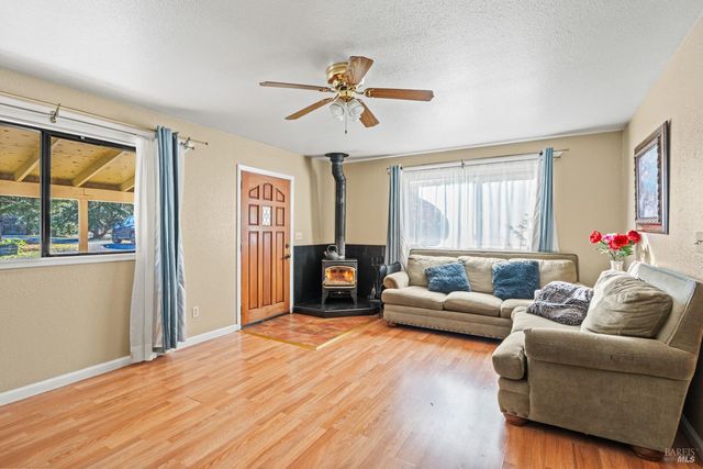 8400 Cave Creek Rd, Redwood Valley, CA 95470