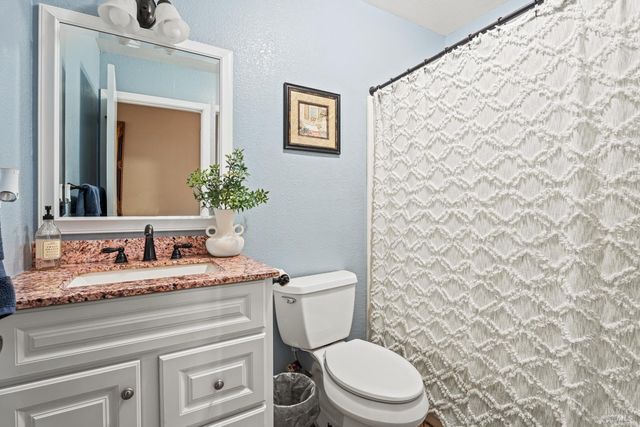 8400 Cave Creek Rd, Redwood Valley, CA 95470