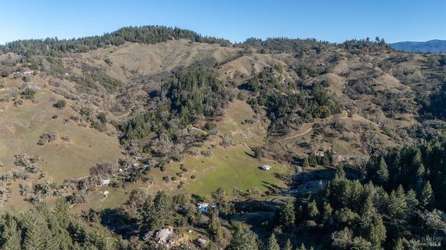 8400 Cave Creek Rd, Redwood Valley, CA 95470