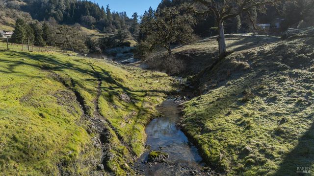 8400 Cave Creek Rd, Redwood Valley, CA 95470