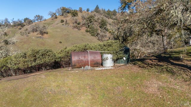 8400 Cave Creek Rd, Redwood Valley, CA 95470