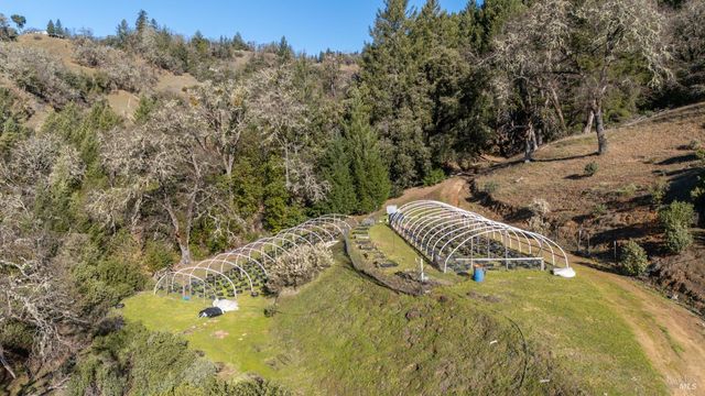 8400 Cave Creek Rd, Redwood Valley, CA 95470