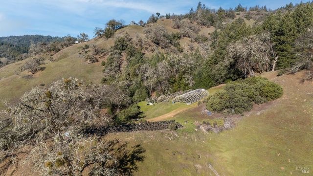 8400 Cave Creek Rd, Redwood Valley, CA 95470