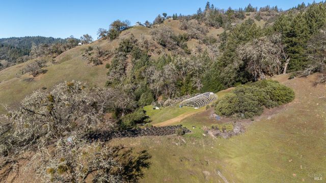 8400 Cave Creek Rd, Redwood Valley, CA 95470
