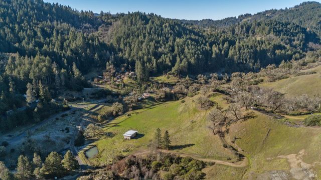 8400 Cave Creek Rd, Redwood Valley, CA 95470