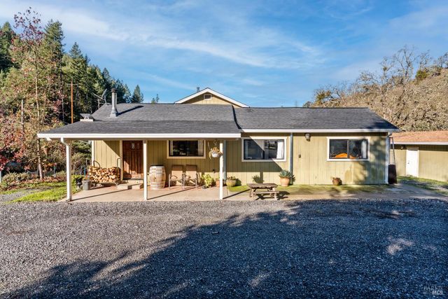 8400 Cave Creek Rd, Redwood Valley, CA 95470