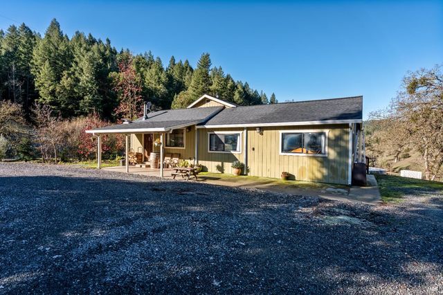 8400 Cave Creek Rd, Redwood Valley, CA 95470