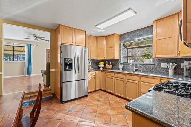 8400 Cave Creek Rd, Redwood Valley, CA 95470