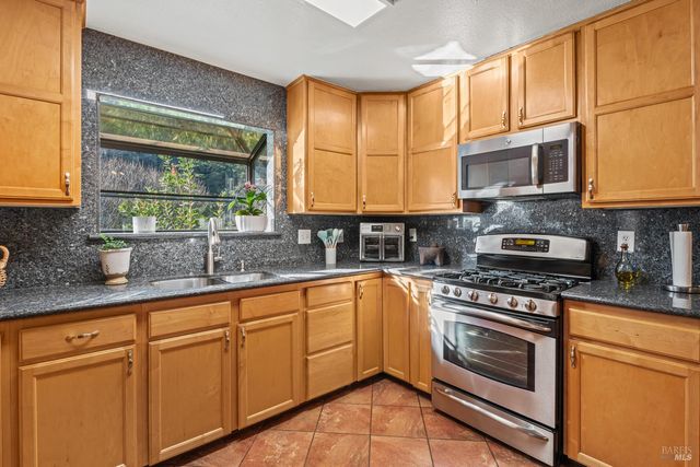 8400 Cave Creek Rd, Redwood Valley, CA 95470