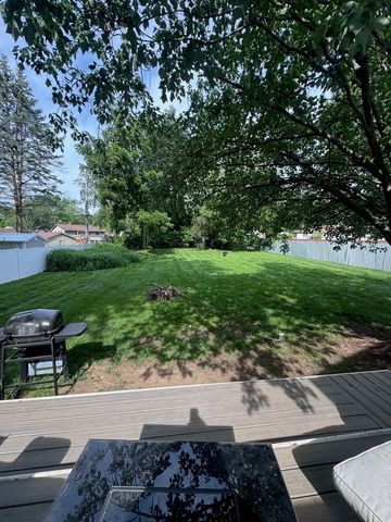 815 Arnold Avenue, Rockford, IL 61108