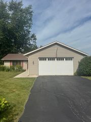 815 Arnold Avenue, Rockford, IL 61108