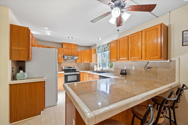 1617 W 24th Ave, Kennewick, WA 99337