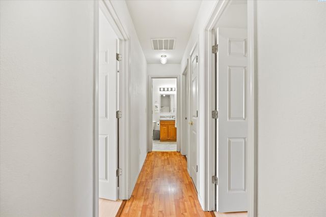 1617 W 24th Ave, Kennewick, WA 99337