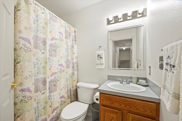 1617 W 24th Ave, Kennewick, WA 99337