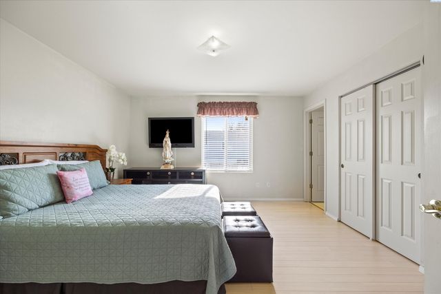 1617 W 24th Ave, Kennewick, WA 99337