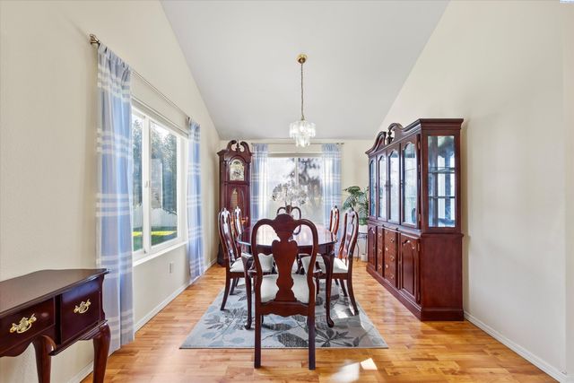 1617 W 24th Ave, Kennewick, WA 99337