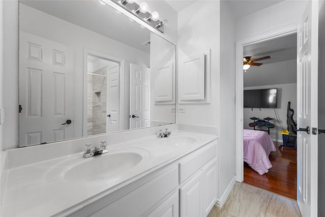 2011 Brianna Lane, Arlington, TX 76001