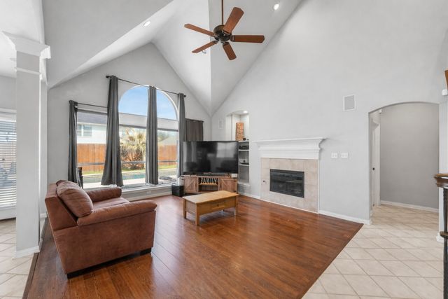 2011 Brianna Lane, Arlington, TX 76001