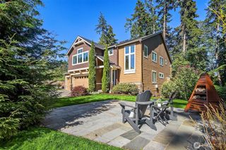 13874 LaVigne Court NE, Bainbridge Island, WA 98110