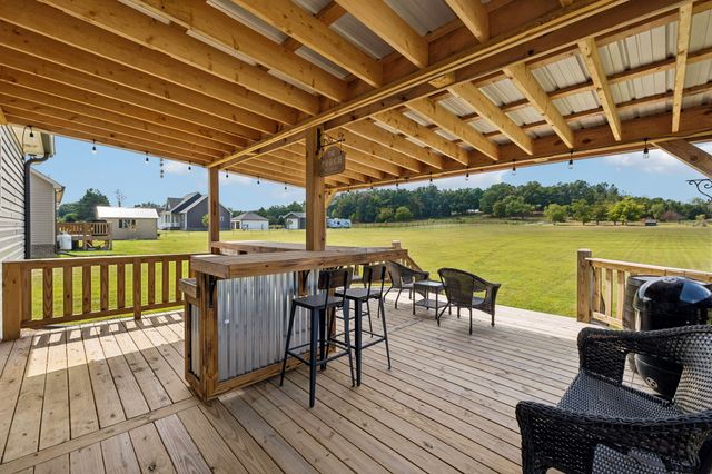 997 Bear Carr Rd, Westmoreland, TN 37186