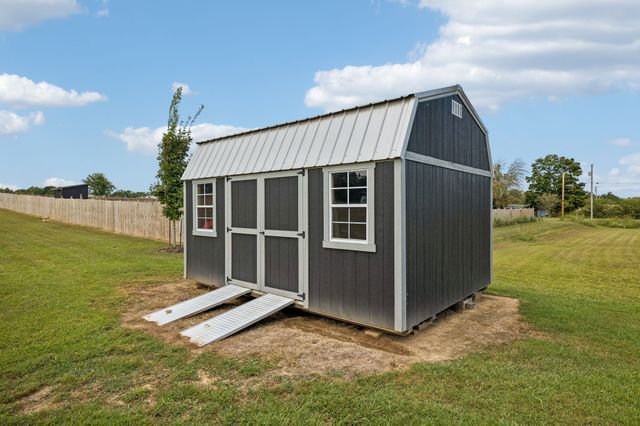 997 Bear Carr Rd, Westmoreland, TN 37186