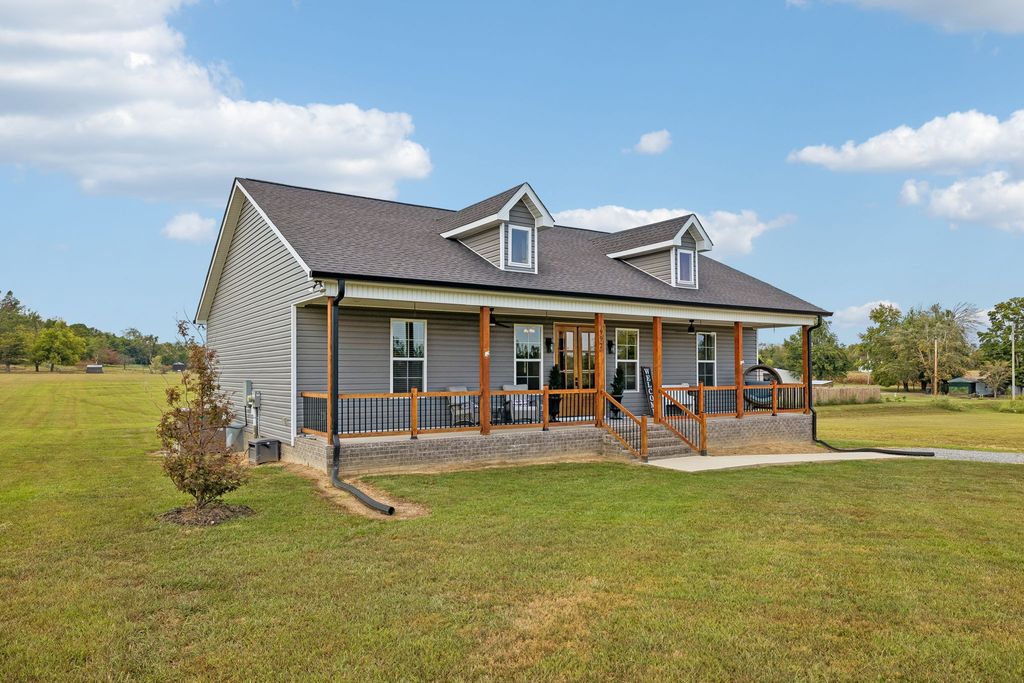 997 Bear Carr Rd, Westmoreland, TN 37186
