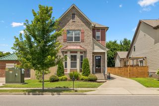1557 Brockton Ln, Nashville, TN 37221
