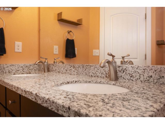 23575 E GUMJUWAC Rd, Brightwood, OR 97011