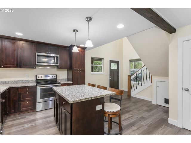 23575 E GUMJUWAC Rd, Brightwood, OR 97011