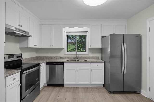 5809 Oakleaf Way, Stone Mountain, GA 30087