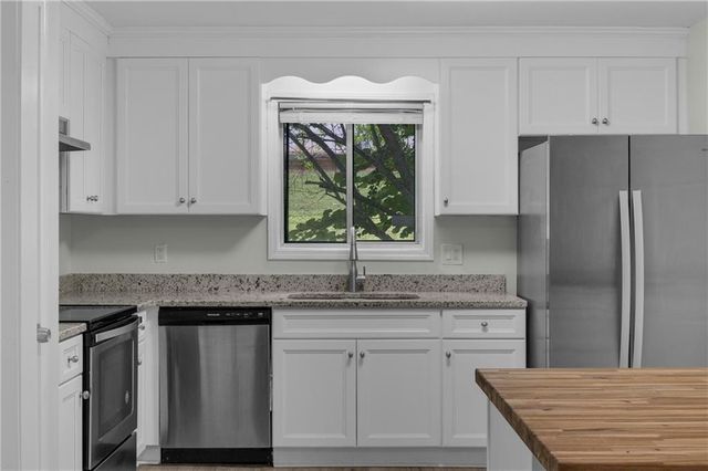 5809 Oakleaf Way, Stone Mountain, GA 30087