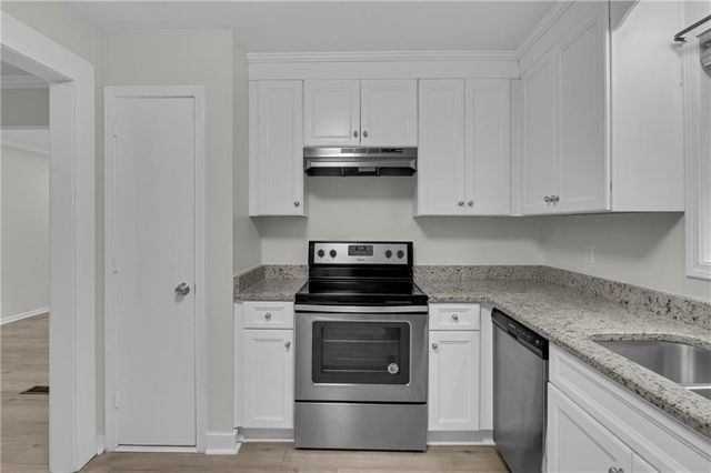 5809 Oakleaf Way, Stone Mountain, GA 30087