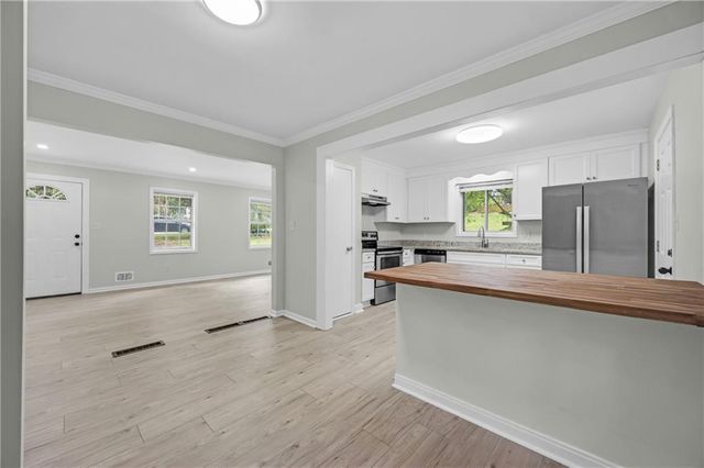 5809 Oakleaf Way, Stone Mountain, GA 30087