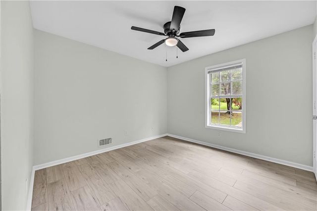 5809 Oakleaf Way, Stone Mountain, GA 30087