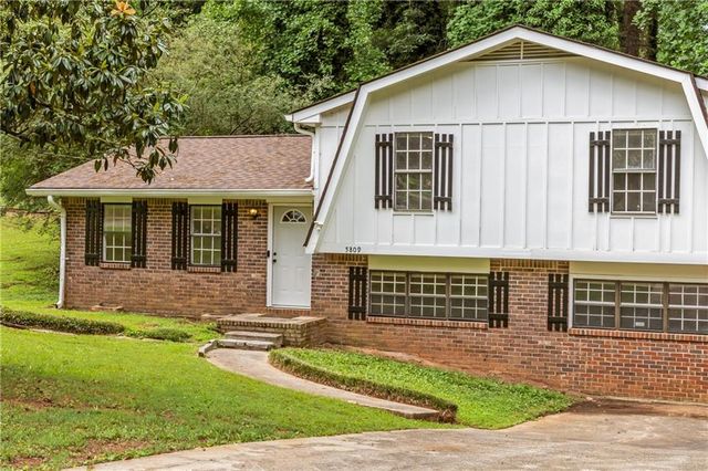 5809 Oakleaf Way, Stone Mountain, GA 30087