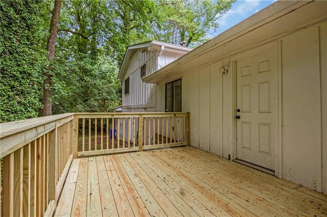 5809 Oakleaf Way, Stone Mountain, GA 30087
