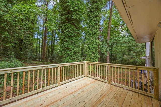 5809 Oakleaf Way, Stone Mountain, GA 30087