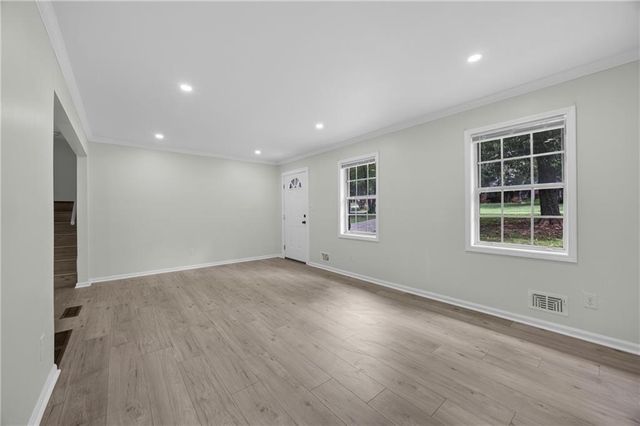 5809 Oakleaf Way, Stone Mountain, GA 30087